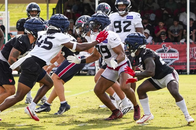 Houston Texans linebacker E.J. Speed (45) works against linebacker Henry To&#39;oTo&#39;o (39) on special teams drills during an NFL training camp practice at Houston Methodist Training Center in Houston, Saturday, Aug. 2, 2025.