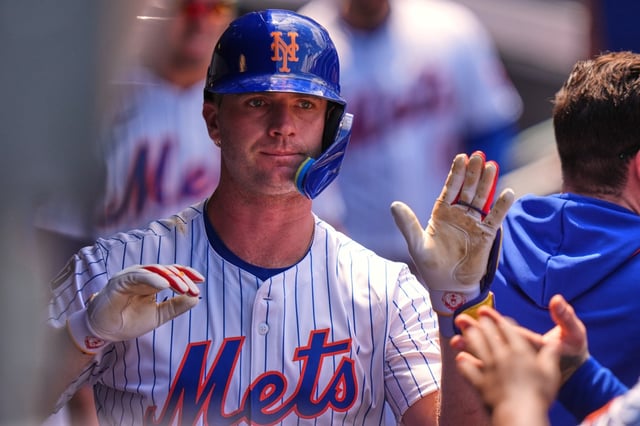 New York Mets&#39; Pete Alonso celebrates with teammates after hitting a three-run home run during the third inning of a baseball game against the Los Angeles Angels Wednesday, July 23, 2025, in New York. (AP Photo/Frank Franklin II)