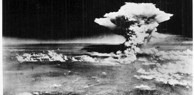 La explosión de la bomba atómica sobre Hiroshima, fotografiada por el Ejército estadounidense el 6 de agosto de 1945. Foto: EFE