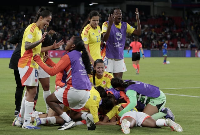 Soccer Football - Women's Copa America - Final - Colombia v Brazil - Estadio Rodrigo Paz Delgado, Quito, Ecuador - August 2, 2025 Colombia's Leicy Santos celebrates scoring their fourth goal with teammates REUTERS/Cristina Vega