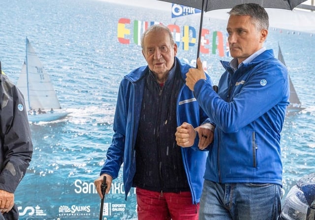 Don Juan Carlos en una de sus visitas a Sangenjo