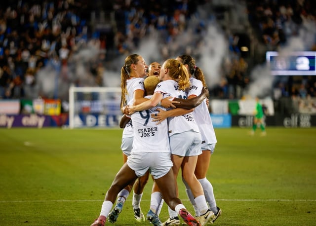 Bay FC’s Taylor Huff (7) celebrates with teammates after scoring against Houston Dash in the second half at PayPal Park in San Jose, Calif., on Saturday, Aug. 2, 2025. (Shae Hammond/Bay Area News Group)