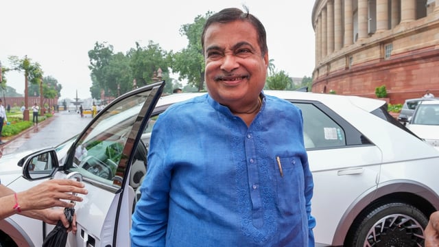 Police officials confirmed that security around Nitin Gadkari's residence was intensified following the incident.