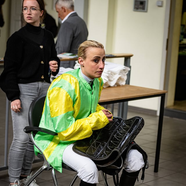 Ihr Privatleben bringt die erfolgreiche Reiterin in sportliche Schwierigkeiten.