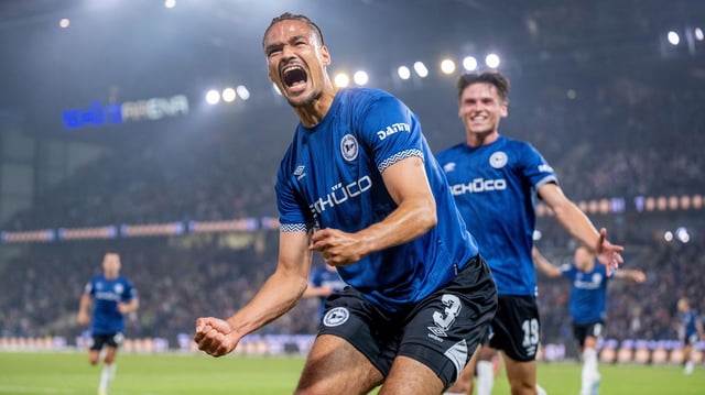 Arminia Bielefelds Joel Felix bejubelt seinen Treffer gegen Fortuna Düsseldorf