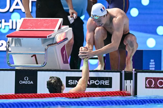 Natation: le relais français s'offre l'argent avec Léon Marchand et Maxime Grousset aux mondiaux de Singapour
