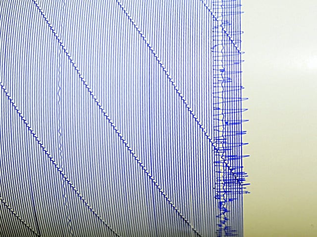 A 4.0 magnitude earthquake hit off the coast of British Columbia this morning. A seismograph in Virginia Beach, Va. is shown in a Tuesday, August 23, 2011 file photo.  THE CANADIAN PRESS/AP/The Virginian-Pilot, Amanda Lucier MAGS OUT