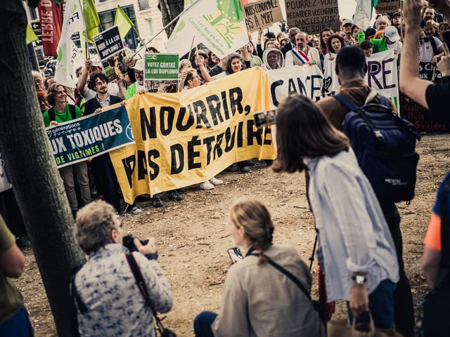 Un rassemblement contre la loi Duplomb, à Paris le 8 juillet 2025.