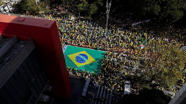A drone view shows supporters of former Brazilian President Jair Bolsonaro taking part in a demonstration against the Supreme Court's measures in his trial, in Sao Paulo, Brazil August 3, 2025. REUTERS/Jorge Silva