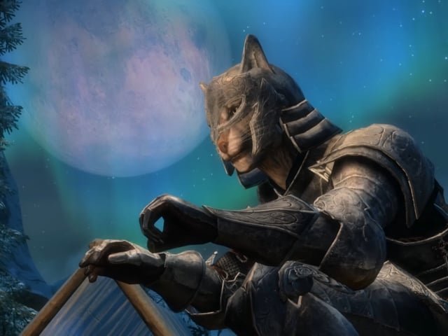 Khajiit in metal armor crouched under moon in Skyblivion.