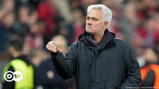 Jose Mourinho clenches his fist