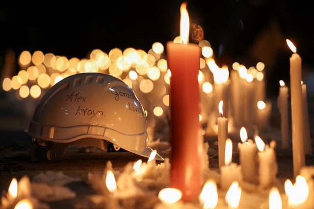 Un casque avec les noms des mineurs piégés dans le complexe minier El Teniente, exploité par le producteur de cuivre chilien Codelco, le 2 août 2025.