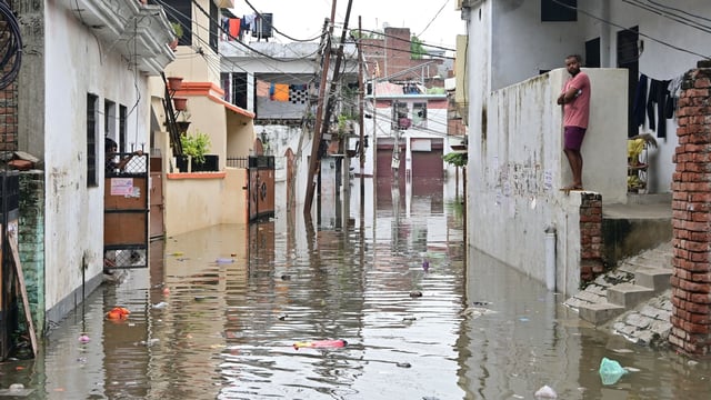 Houses in the low-lying areas inundated with floodwaters in Prayagraj. (HT Photo)