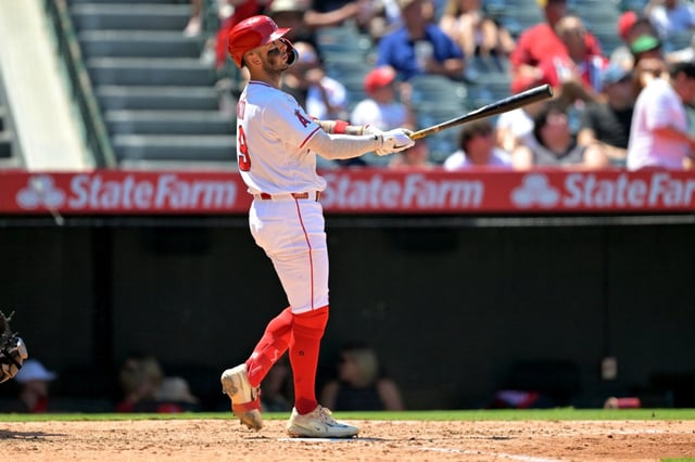 Angels’ Zach Neto hits a solo home run for his 300th career hit during the sixth inning of a baseball game against the Chicago White Sox, Sunday, Aug. 3, 2025, in Anaheim, Calif. (AP Photo/Jayne Kamin-Oncea)