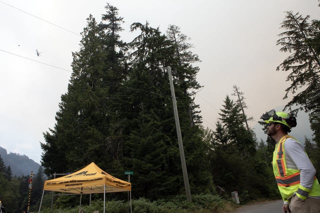 A helicopter battles wildfires near Coombs, B.C., on Sunday, August 3, 2025. THE CANADIAN PRESS/Chad Hipolito