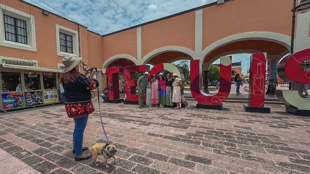 Artesanos del Pueblo Mágico enfrentan baja en ventas pese al flujo constante de visitantes; denuncian falta de promoción y oferta cultural nocturna