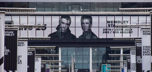 Werbung für die Auftritte von Oasis im Wembley-Stadion