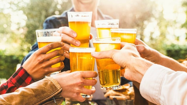 Sommer, Grillen - Biergenuss? Die Deutschen haben in diesem Jahr so wenig Bier wie seit 30 Jahren nicht gekauft.