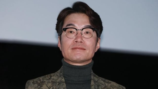 Song Young-kyu made his debut in a 1994 children's musical. 