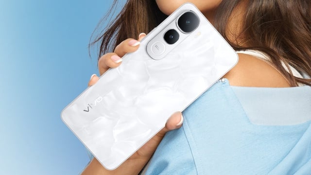 Under the hood, the smartphone is powered by the Qualcomm Snapdragon 4 Gen 2 chipset.
