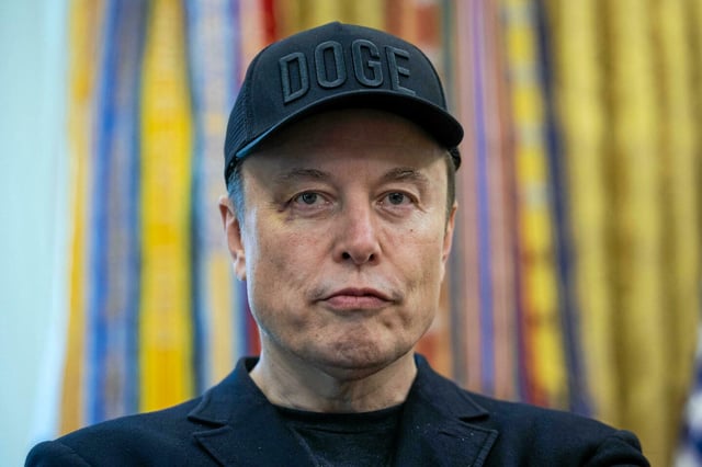 Premier actionnaire de Tesla avec près de 13 % du capital, Elon Musk reste une figure centrale de l’entreprise.
