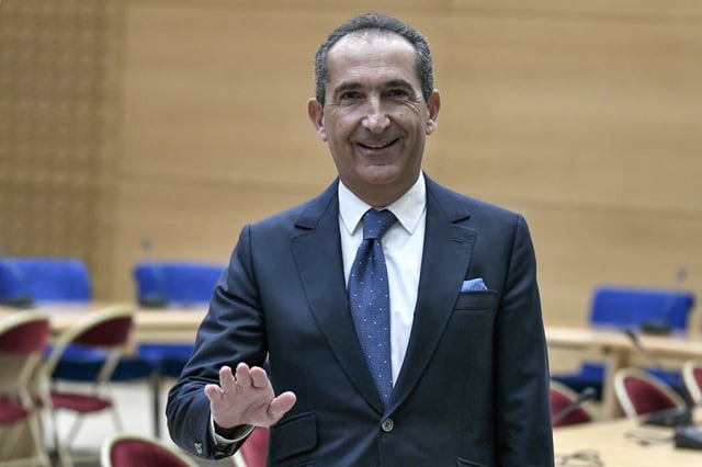 Patrick Drahi veut quitter le monde des télécoms français.