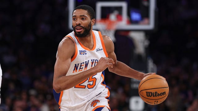 Mar 22, 2025; New York, New York, USA; New York Knicks forward Mikal Bridges (25) dribbles up court during the first half against the Washington Wizards at Madison Square Garden. Mandatory Credit: Vincent Carchietta-Imagn Images