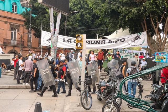 Elementos de la Secretaría de Seguridad Ciudadana (SSC) realizaron un operativo en las inmediaciones del Metro Hidalgo, donde se ubica una comuna de consumidores de cannabis