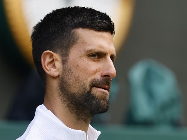 Wimbledon (United Kingdom), 03/07/2025.- Novak Djokovic of Serbia enters the court before the Men's 2nd round match against Daniel Evans of Britain at the Wimbledon Championships, Wimbledon, Britain, 03 July 2025. (Tenis, Reino Unido) EFE/EPA/TOLGA AKMEN EDITORIAL USE ONLY