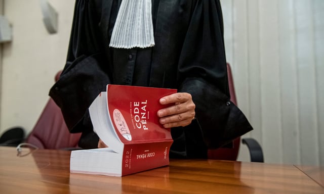 À Dijon, un homme de 62 ans a été mis en examen ce samedi 2 août pour avoir violé, et avoir fait violer, son épouse, sous l'emprise de l'alcool.