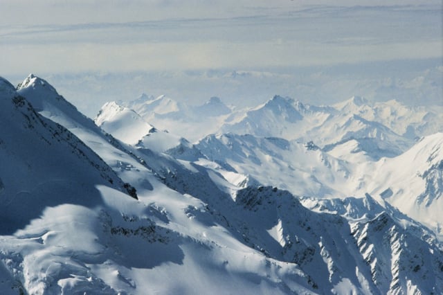 Vue du dôme du Goûter, dans le massif du Mont-Blanc, le 14 avril 1979 à Chamonix, en Haute-Savoie