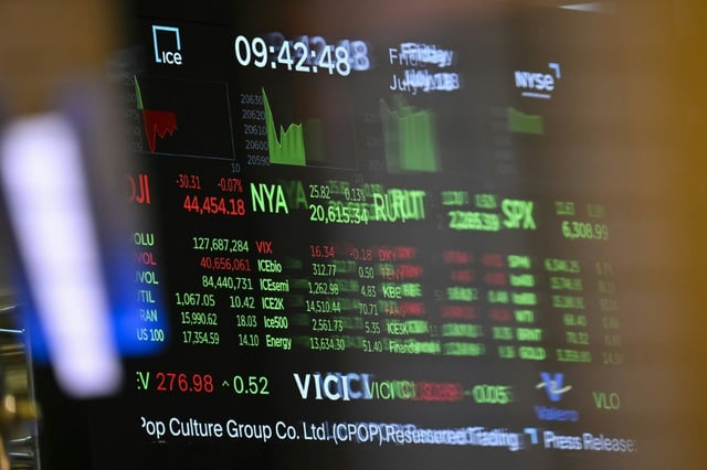 Un écran à la Bourse de New York, le 18 juillet 2025