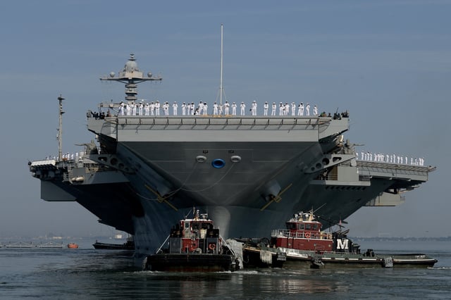 Le porte-avions USS Gerald R. Ford quitte la base navale de Norfolk le 24 juin 2025 à Norfolk, en Virginie.