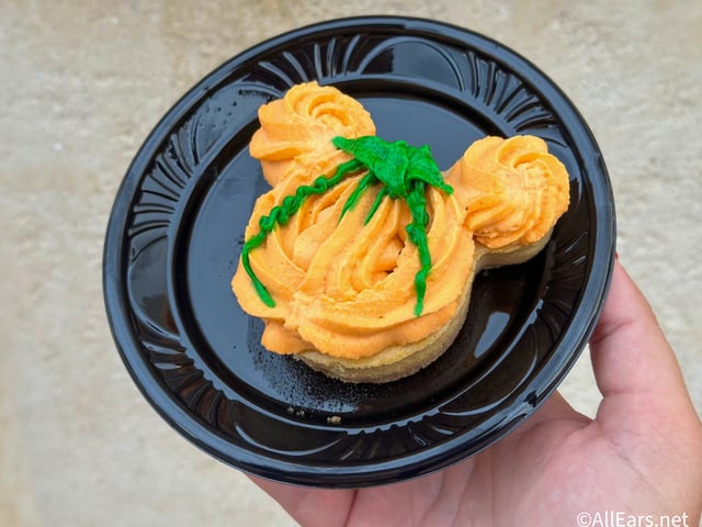 Mickey-shapred Cheesecake