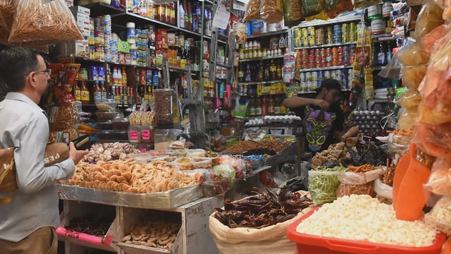 El presidente de Canacope en Querétaro, Eduardo Chávez indicó que en los pequeños comercios los queretanos gastan en cosas personales, servicios o accesorios.  