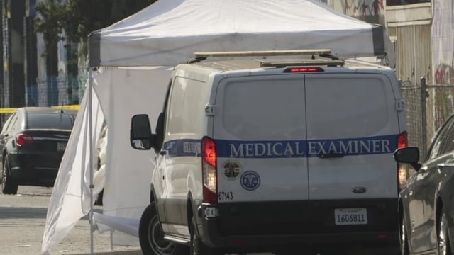 Los Angeles Coroner Medical Examiner arrives to remove the bodies of victims after a mass shooting (Photo: AP)