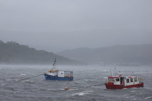 Tempête Floris : un avion lutte contre les vents violents en plein atterrissage au Royaume-Uni