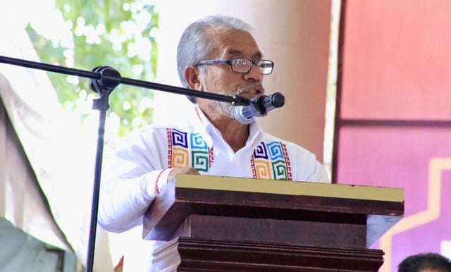 Alcalde de Paracho agradece a Gaby Molina en Feria de la Guitarra