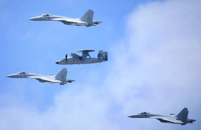 KJ-600 AEWC aircraft flying in formation with three J-15T. Source Sinodefenceforum, originally Chinese social media.