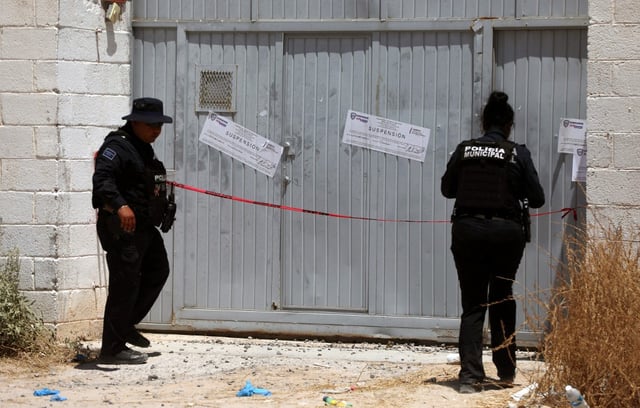 Une opération de police à Ciudad Juarez, au Mexique, le 30 juin 2025, a permis de découvrir 381 corps embaumés.
