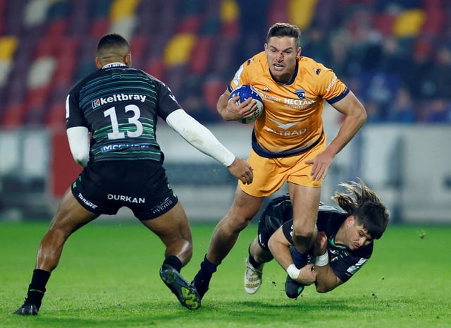 Rugby Union - European Champions Cup - Group A - London Irish v Montpellier - Brentford Community Stadium, London, Britain - December 9, 2022 Montpellier's George Bridge in action with London Irish's Benhard Janse van Rensburg Action Images via REUTERS/Andrew Boyers/File Photo