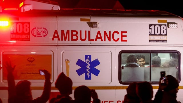 Within moments of dropping the body on the highway, several family members sat on the road around the body, while others joined in to obstruct traffic as a form of protest. (Pic used for representation)