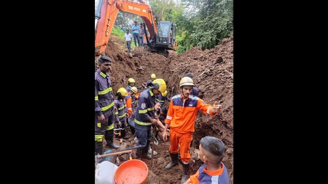 Police and municipal authorities are investigating the incident to determine the cause of the collapse. Work at the site has been temporarily suspended. (HT PHOTO)