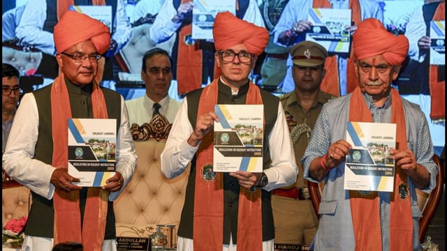 Jammu and Kashmir Lt. governor Manoj Sinha and state CM Omar Abdullah during the 9th Convocation of Sher-e-Kashmir University of Agricultural Sciences and Technology of Jammu on Monday. (PTI)