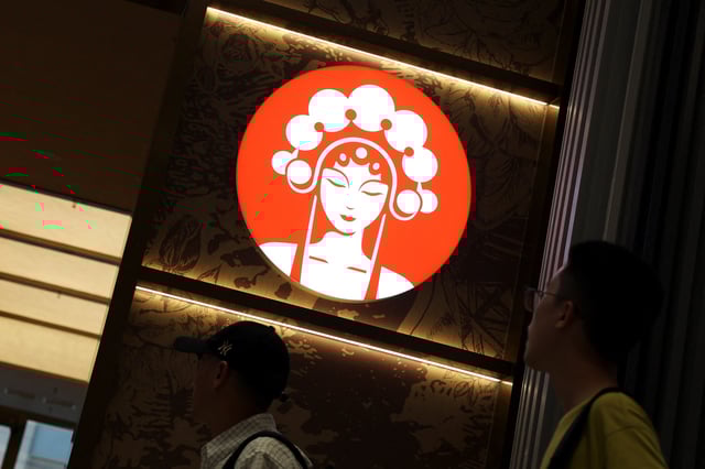 People walk past a store of Chinese tea chain Chagee, at a shopping mall in Beijing, China July 31, 2025. REUTERS/Florence Lo/File photo