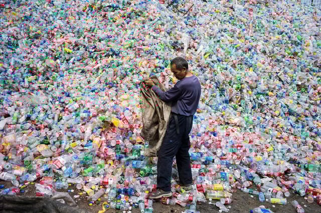 Des bouteilles de plastique destinées au recyclage, près de Pékin. 