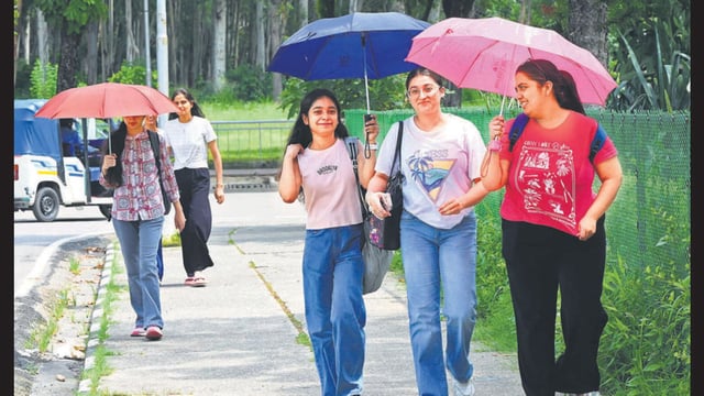 Amid the cloudy weather, the maximum temperature fell from 34.7°C on Sunday to 33.8°C on Monday. More rain is likely till Wednesday, as per MeT. (Keshav Singh/HT)