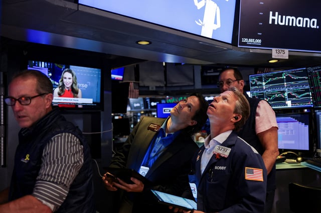 Traders work on the floor at the New York Stock Exchange (NYSE) in New York City, U.S., July 30, 2025. REUTERS/Jeenah Moon/File photo