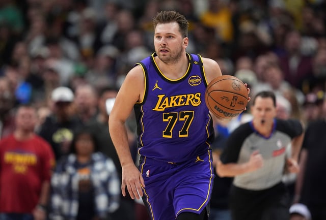 Luka Doncic, la apuesta de Lakers para darle forma al futuro de la franquicia. El esloveno aguarda por la llegada de otra gran estrella que lo acompaña. (AP / Archivo)