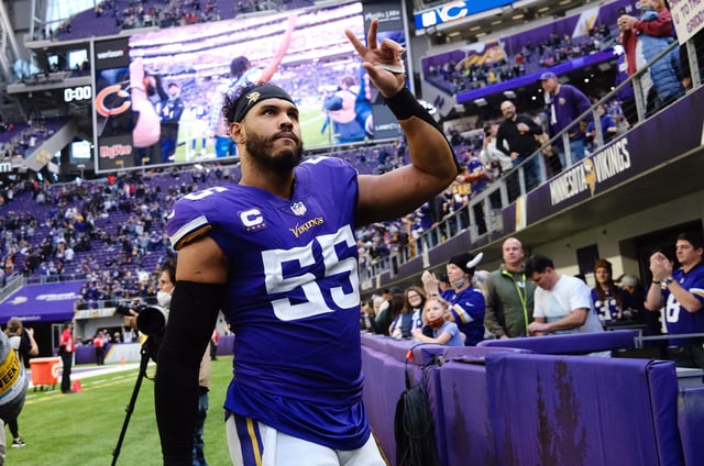MINNEAPOLIS, MINNESOTA - JANUARY 09: Anthony Barr #55 of the Minnesota Vikings waves to fans in the stands fan as he walks off the field after a 31-17 win over the Chicago Bears at U.S. Bank Stadium on January 09, 2022 in Minneapolis, Minnesota.